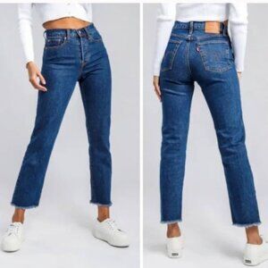 Levi’s Wedgie Straight High-Rise Button Fly Jeans Aritzia Size 32 Raw Hem